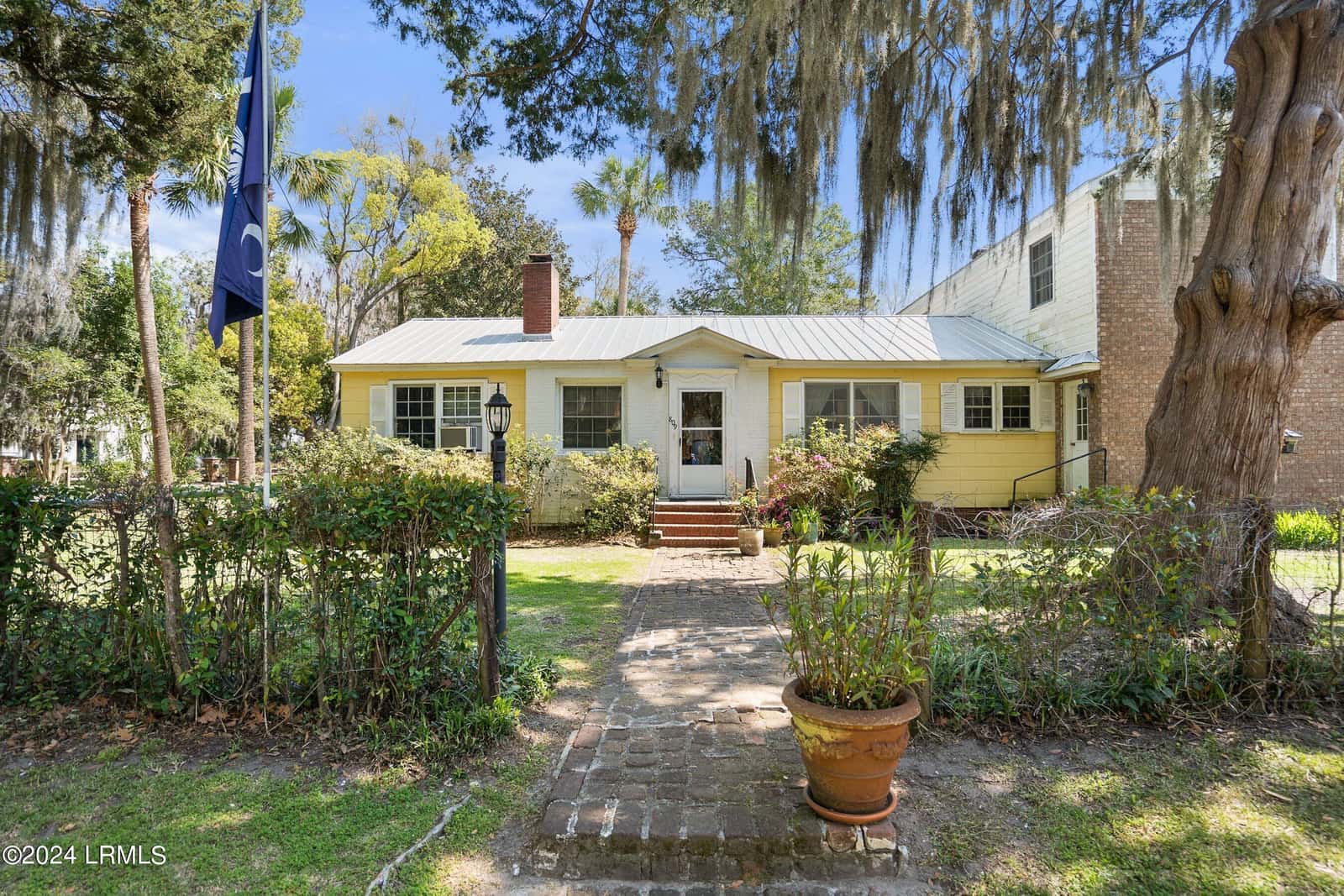 809 Hamilton Street, Beaufort, SC 29902 — photo 4 of 49