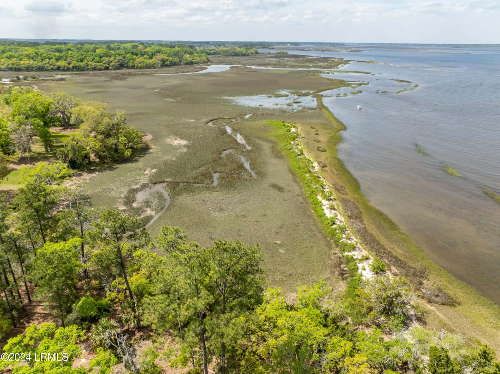 235 Old Plantation Drive W, Beaufort, SC 29907 — photo 5 of 31