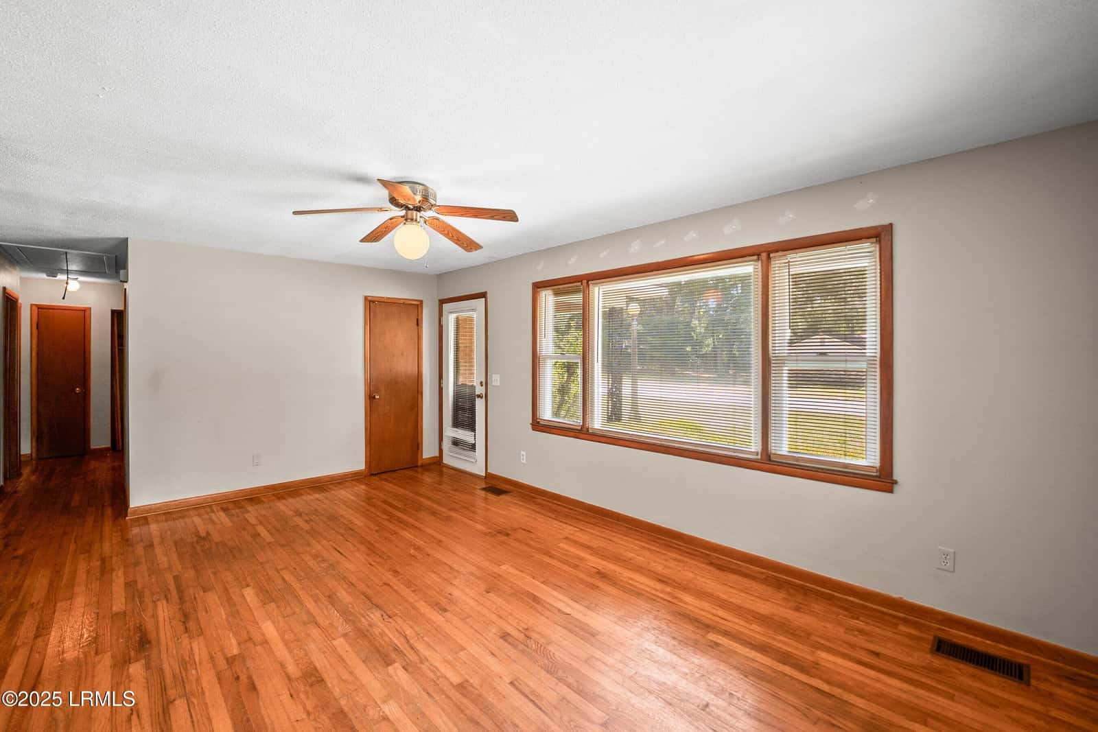 25 Miller Drive W, Beaufort, SC 29907 — photo 4 of 37