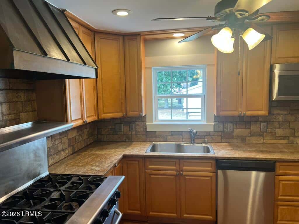 905 Belleview Circle W, Beaufort, SC 29902 — photo 5 of 20