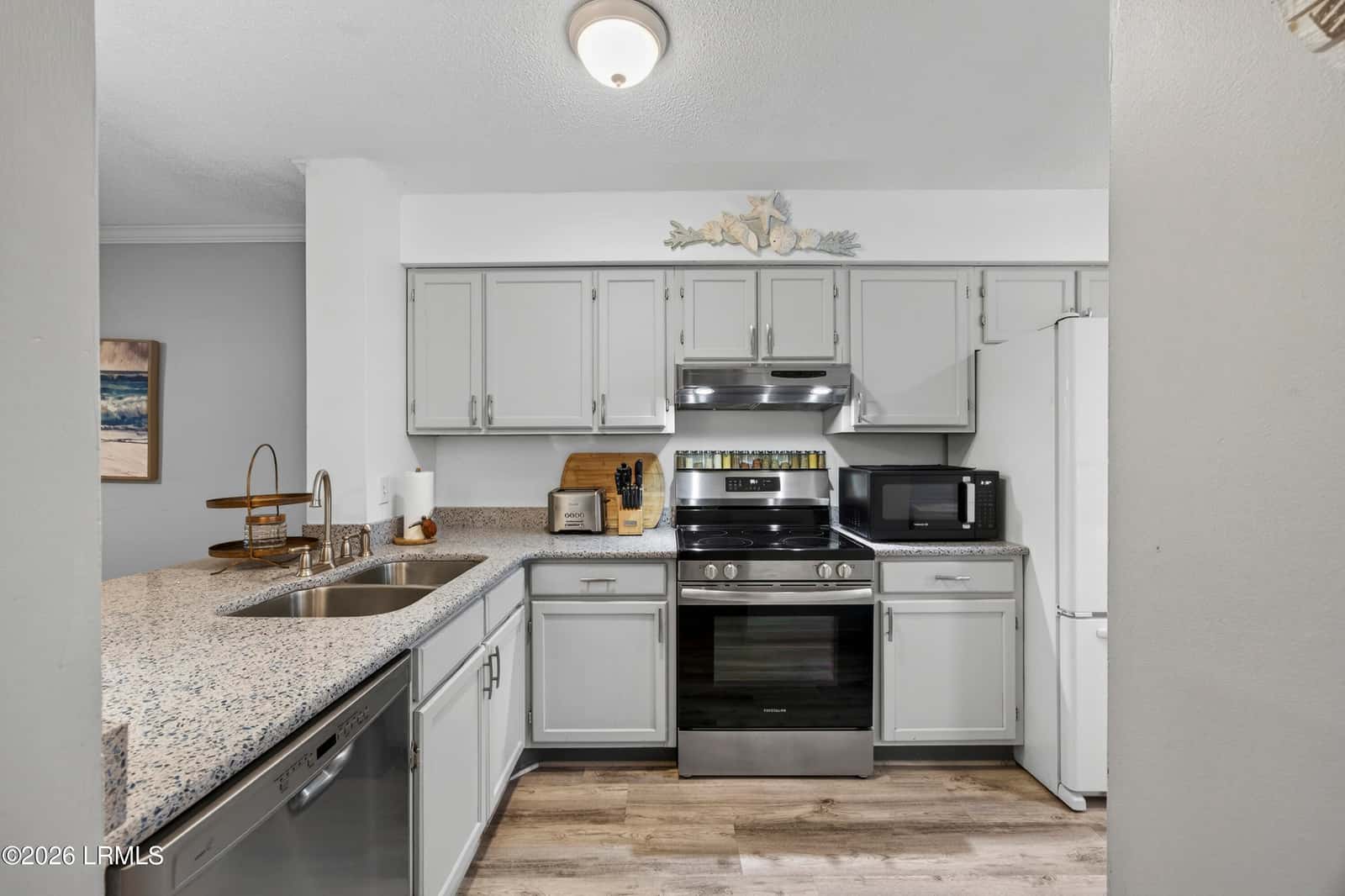 36 Deallyon Avenue 102, Hilton Head Island, SC 29928 — photo 4 of 33