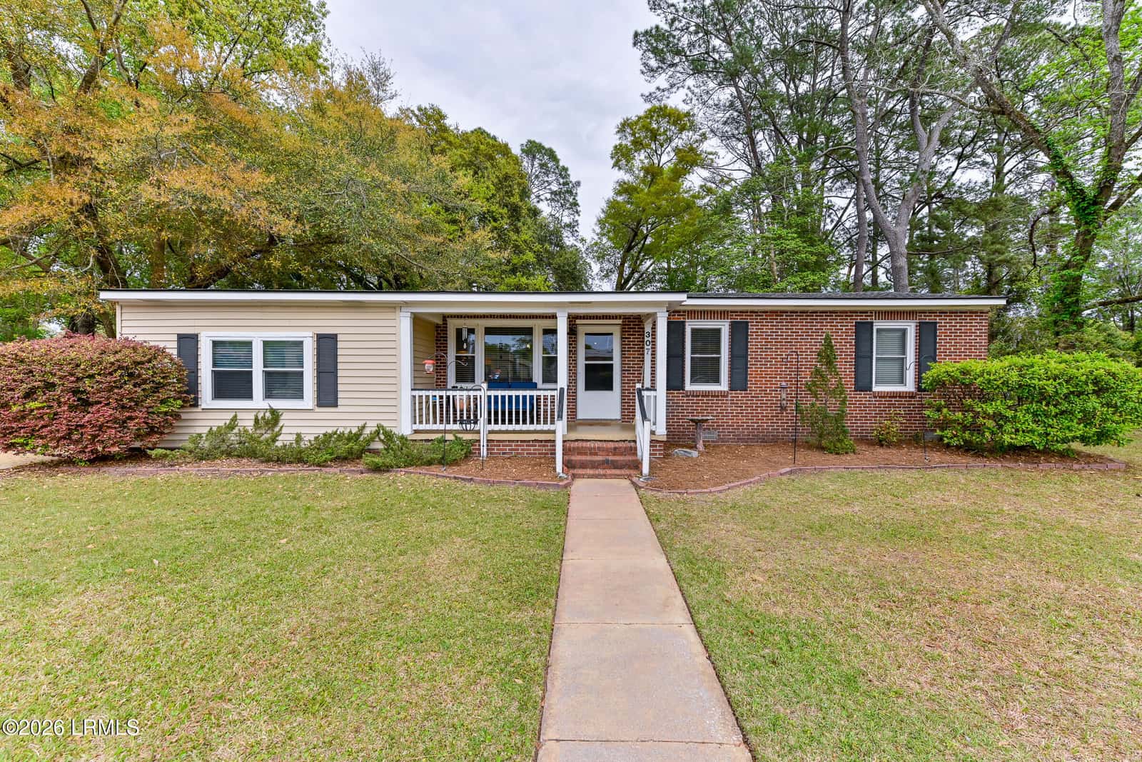 307 Burroughs Avenue, Beaufort, SC 29902 — photo 4 of 32