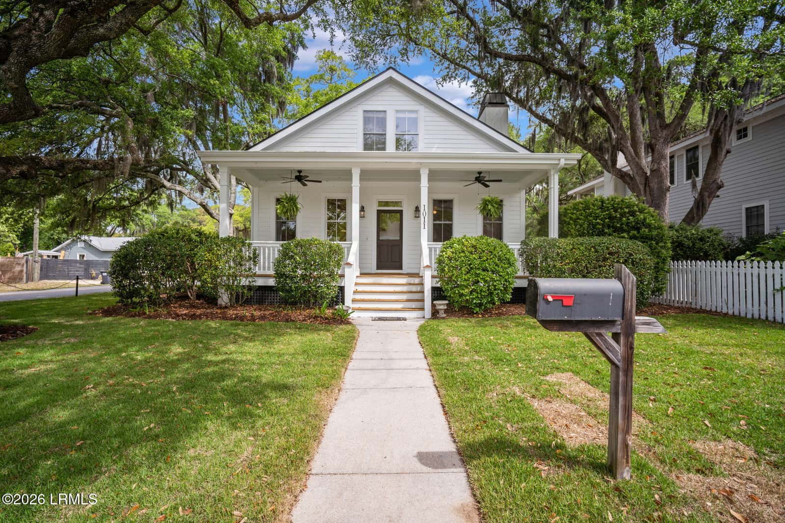 1011 Calhoun Street, Beaufort, SC 29902 — photo 2 of 64