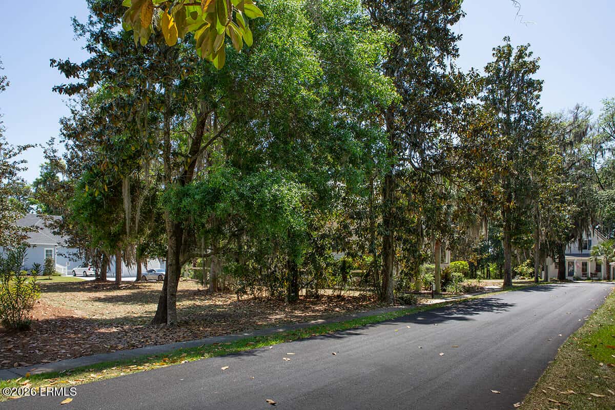 98 Gautier Place, Beaufort, SC 29902 — photo 5 of 24