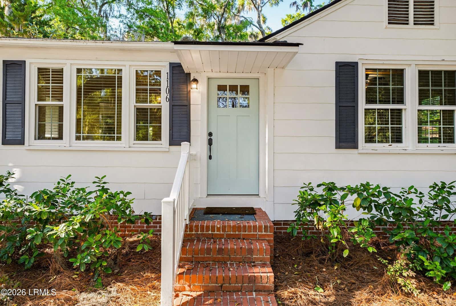 1106 Woodward Avenue, Beaufort, SC 29902 — photo 4 of 37