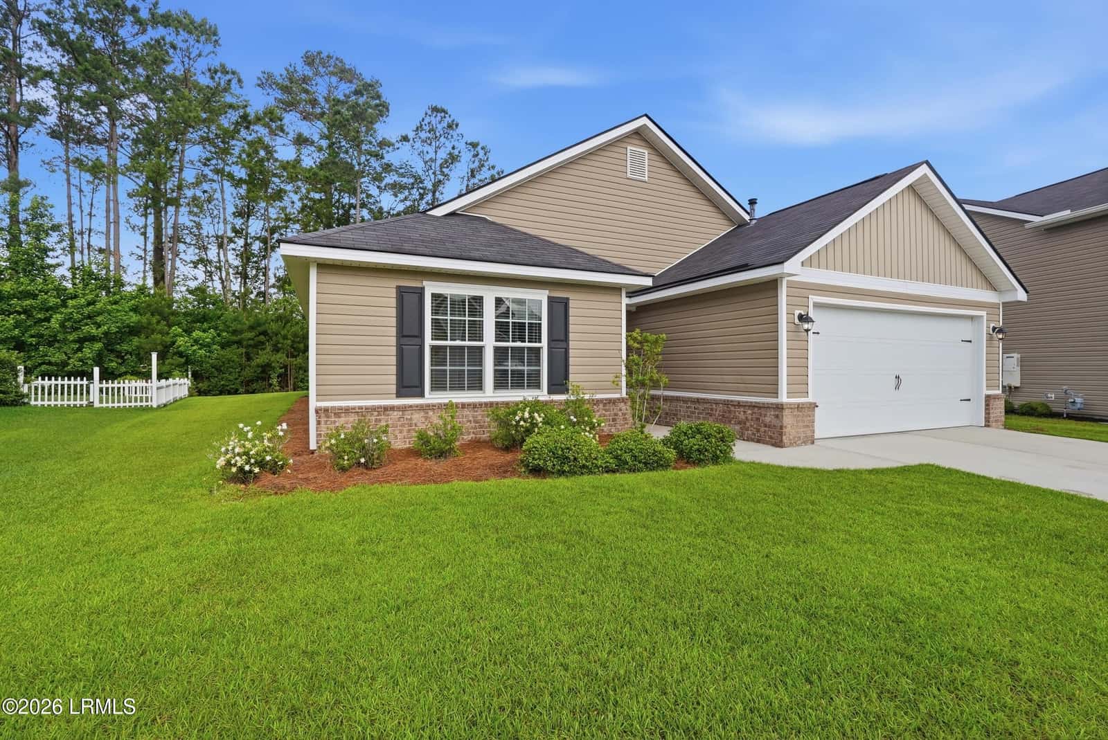 112 Lakeway Drive, Bluffton, SC 29910 — photo 2 of 28