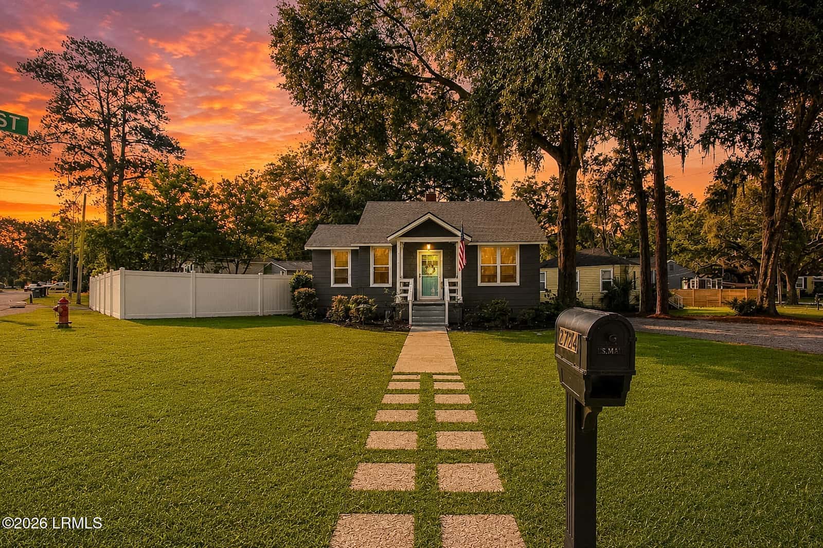 2724 Oaklawn Avenue, Beaufort, SC 29902 — photo 2 of 31