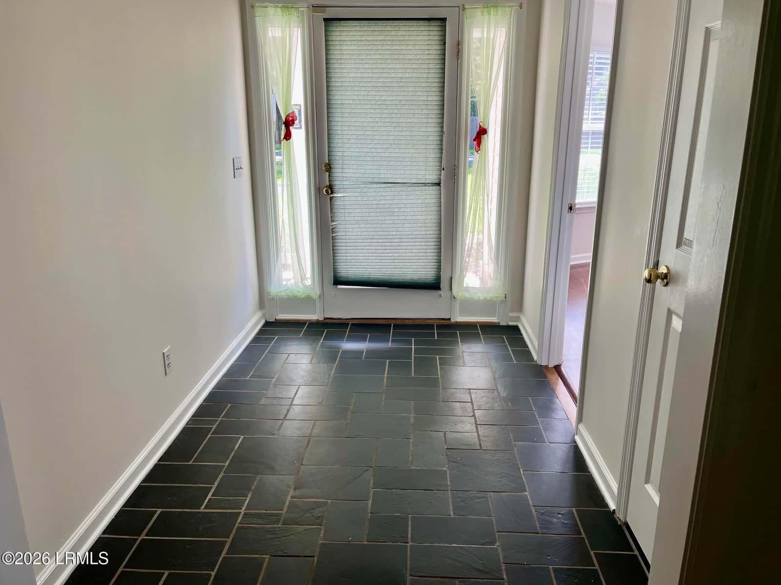3 Patricia Court, Beaufort, SC 29907 — photo 5 of 24