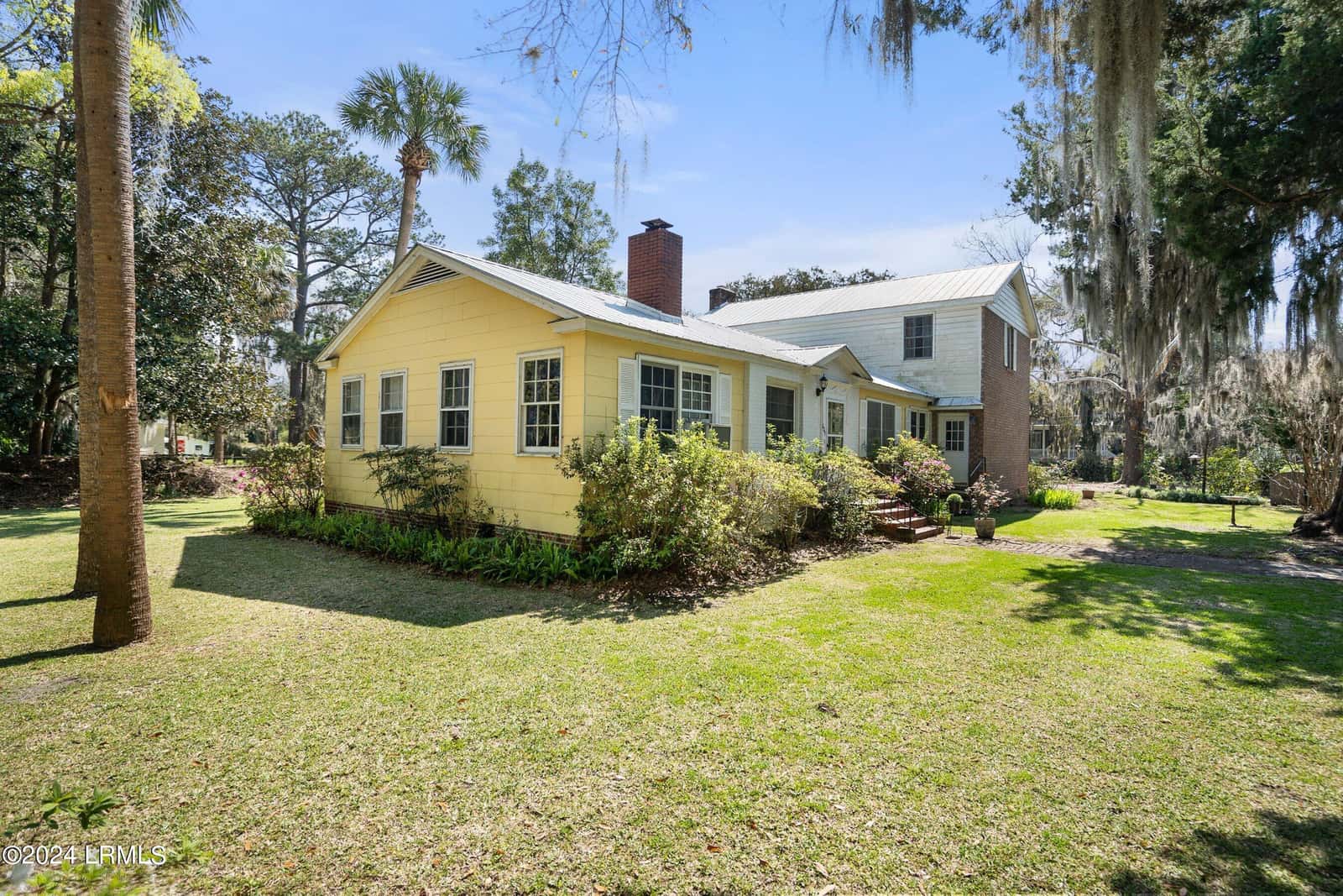 809 Hamilton Street, Beaufort, SC 29902 — photo 3 of 49