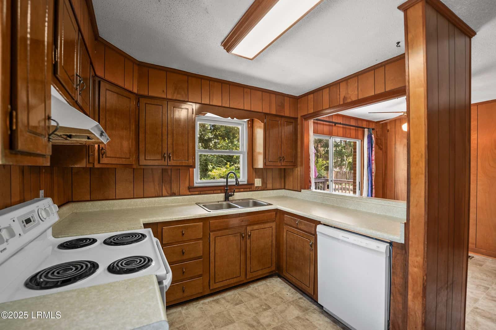 25 Miller Drive W, Beaufort, SC 29907 — photo 10 of 37