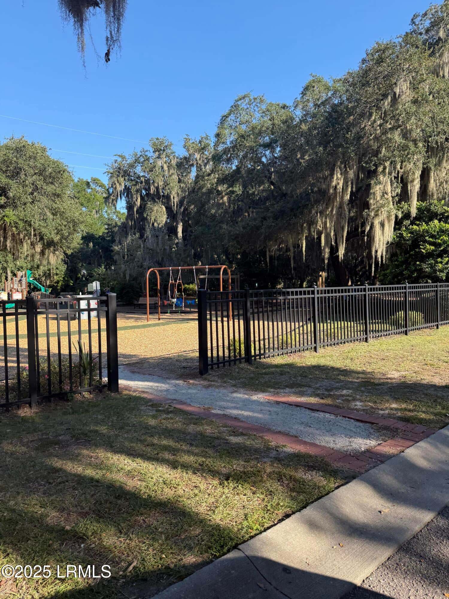 2214 Pigeon Point Road, Beaufort, SC 29902 — photo 10 of 11