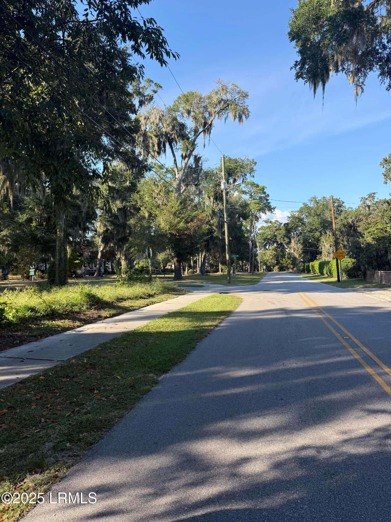 2214 Pigeon Point Road, Beaufort, SC 29902 — photo 5 of 11