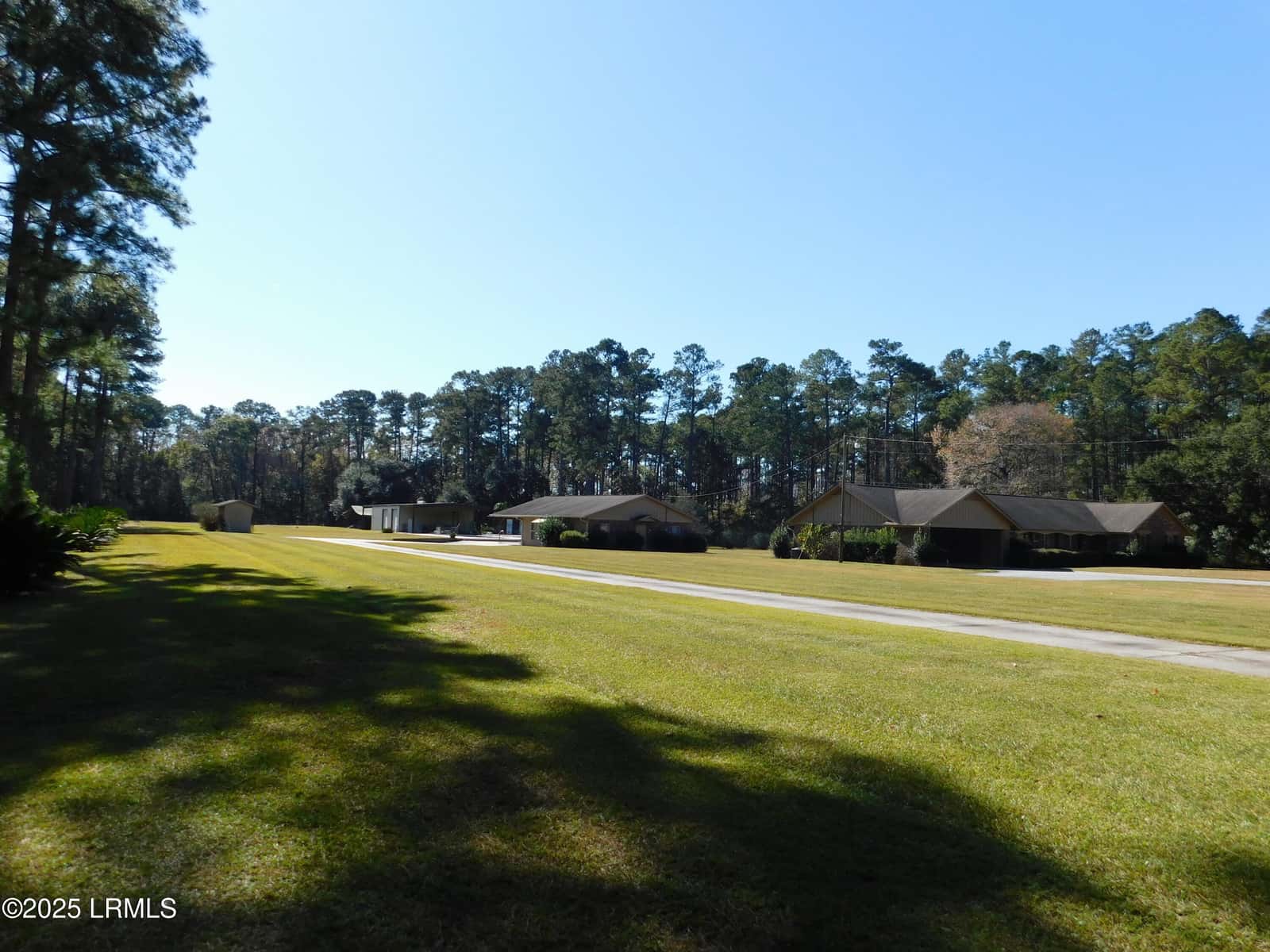 1608 Smiths Crossing, Ridgeland, SC 29936 — photo 1 of 36