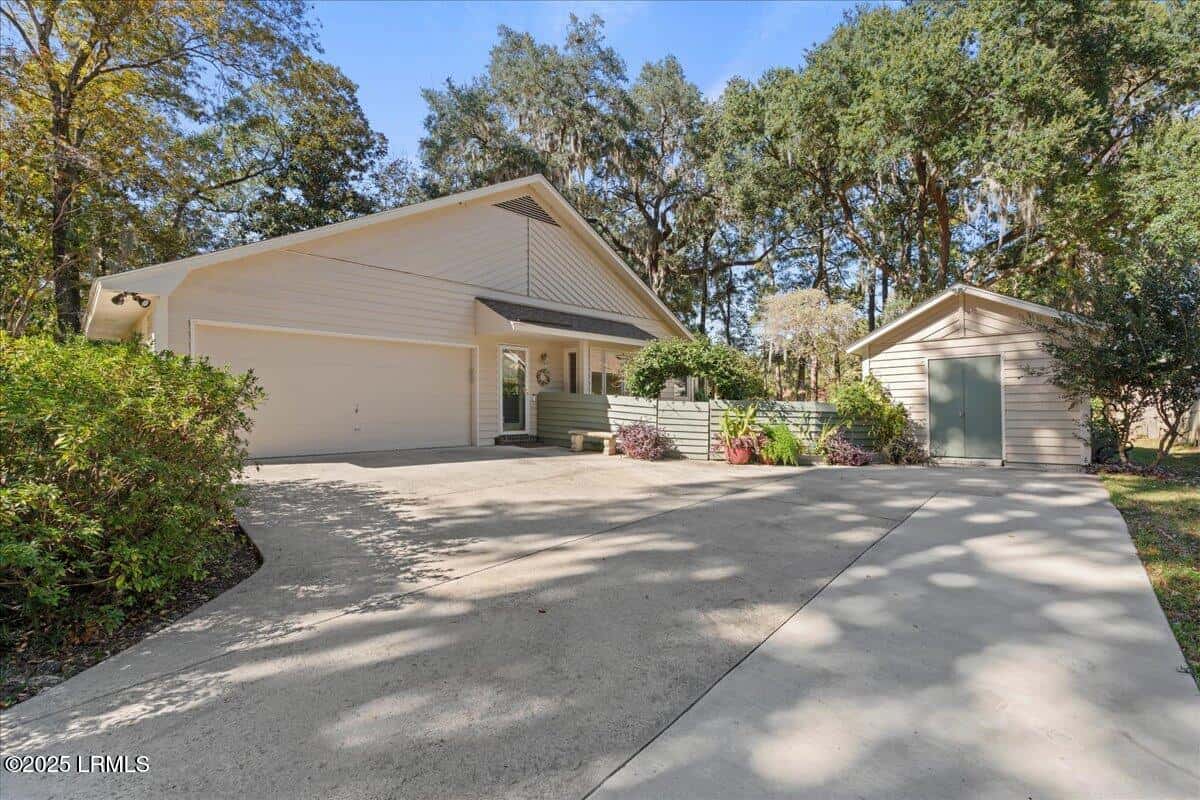 31 Chesterfield Lake Drive, Beaufort, SC 29906 — photo 23 of 42