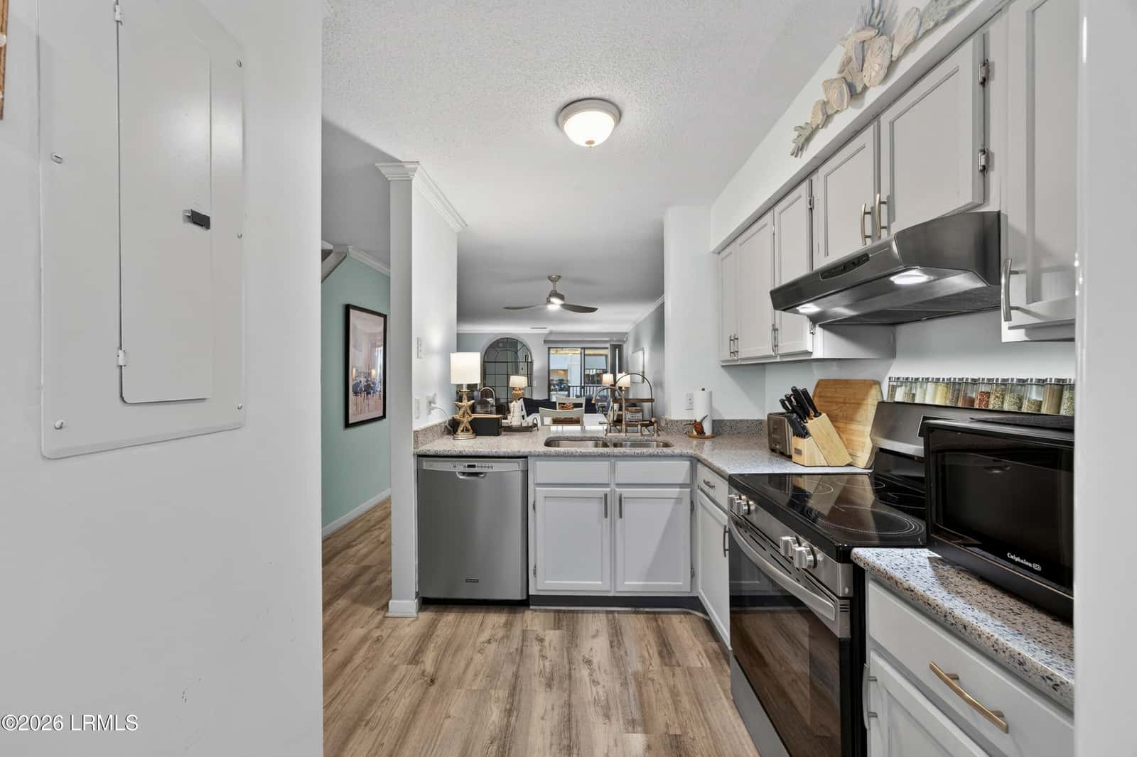 36 Deallyon Avenue 102, Hilton Head Island, SC 29928 — photo 5 of 33