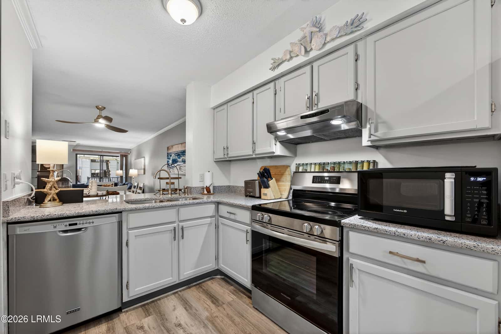 36 Deallyon Avenue 102, Hilton Head Island, SC 29928 — photo 6 of 33