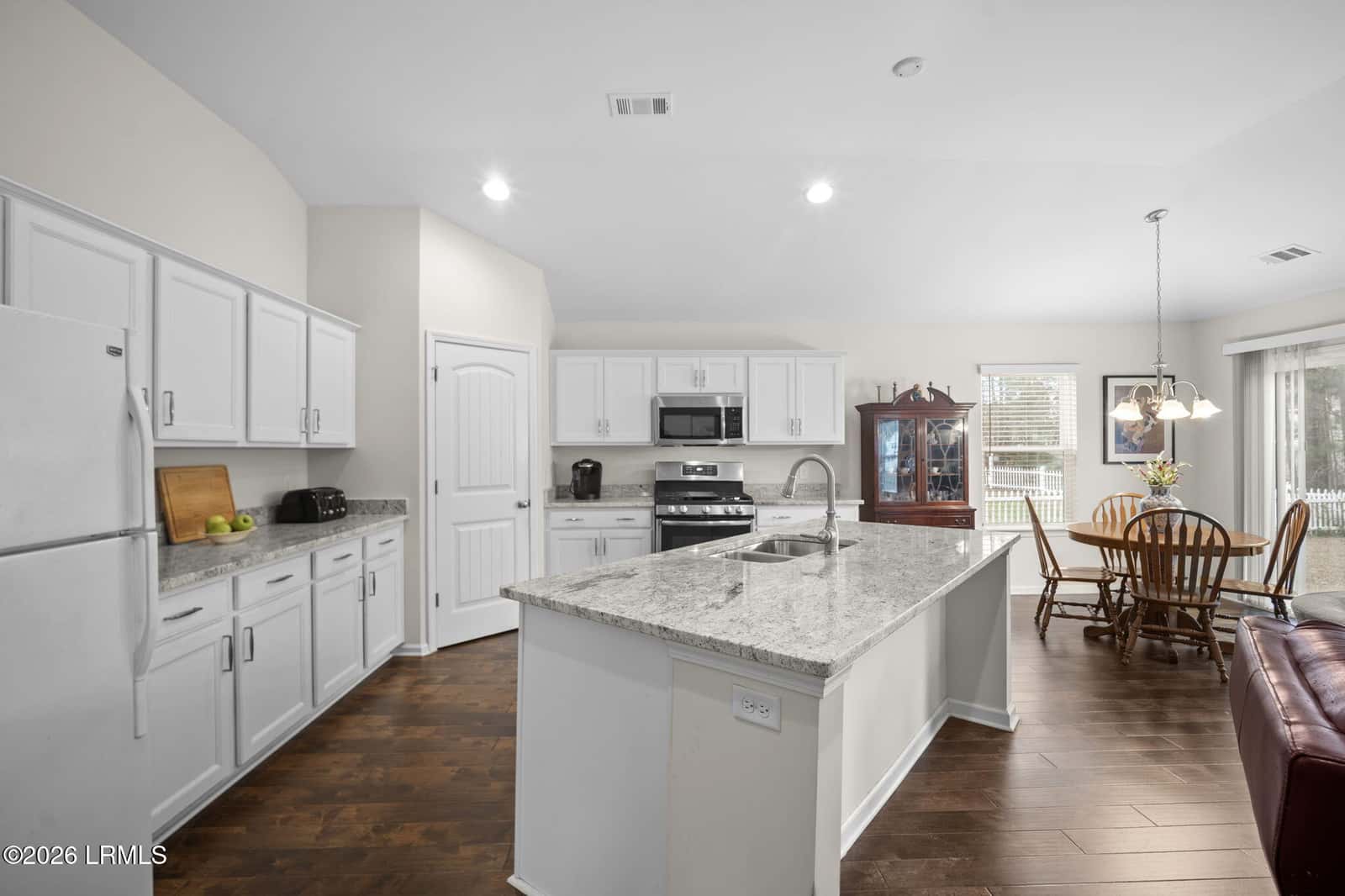 112 Lakeway Drive, Bluffton, SC 29910 — photo 4 of 28