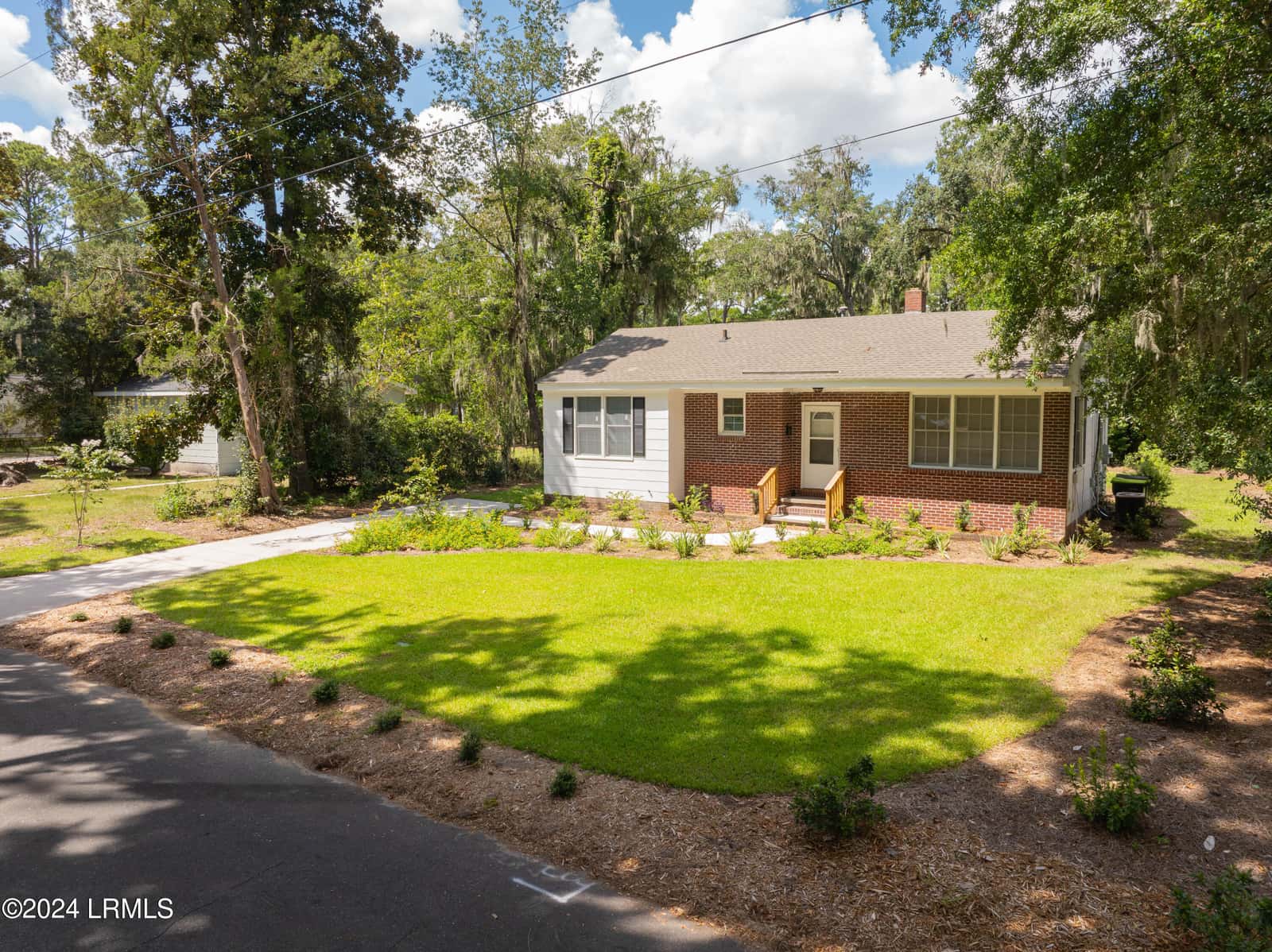 2002 Roper Street, Beaufort, SC 29902 — photo 3 of 48