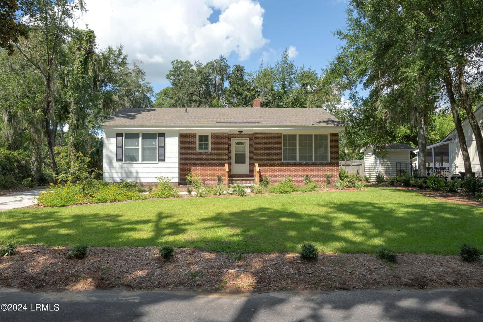 2002 Roper Street, Beaufort, SC 29902 — photo 5 of 48