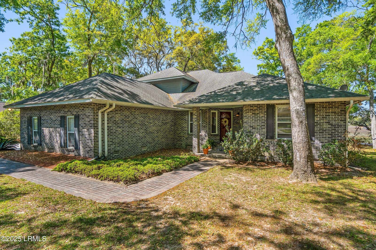 23 Tuscarora Avenue, Beaufort, SC 29907 — photo 1 of 63