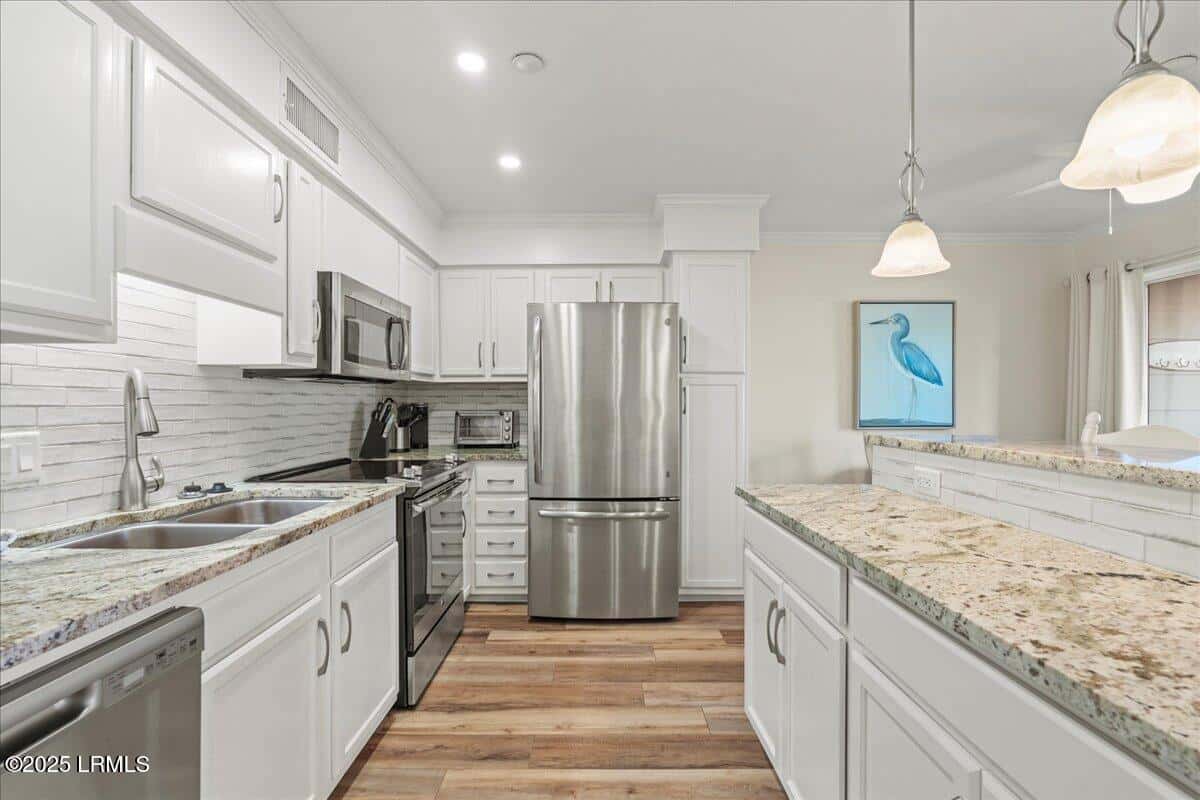 40 Folly Field Road 126, Hilton Head Island, SC 29928 — photo 15 of 27