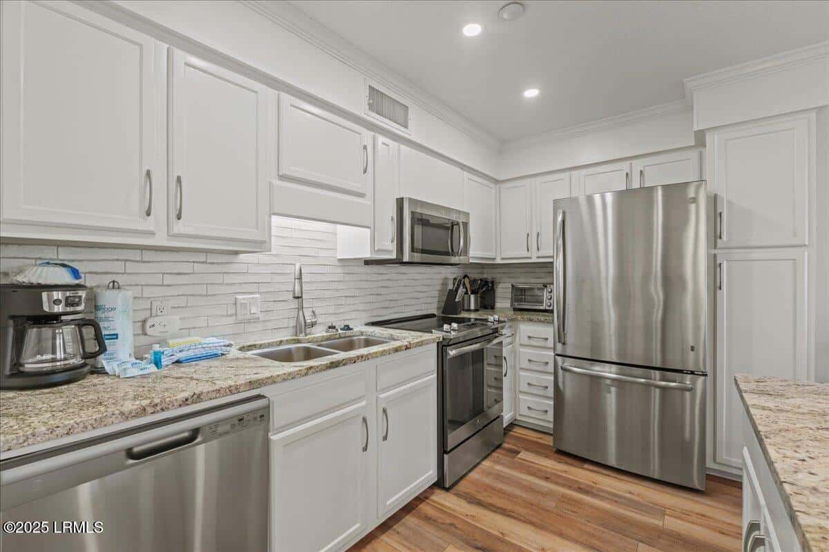 40 Folly Field Road 126, Hilton Head Island, SC 29928 — photo 16 of 27