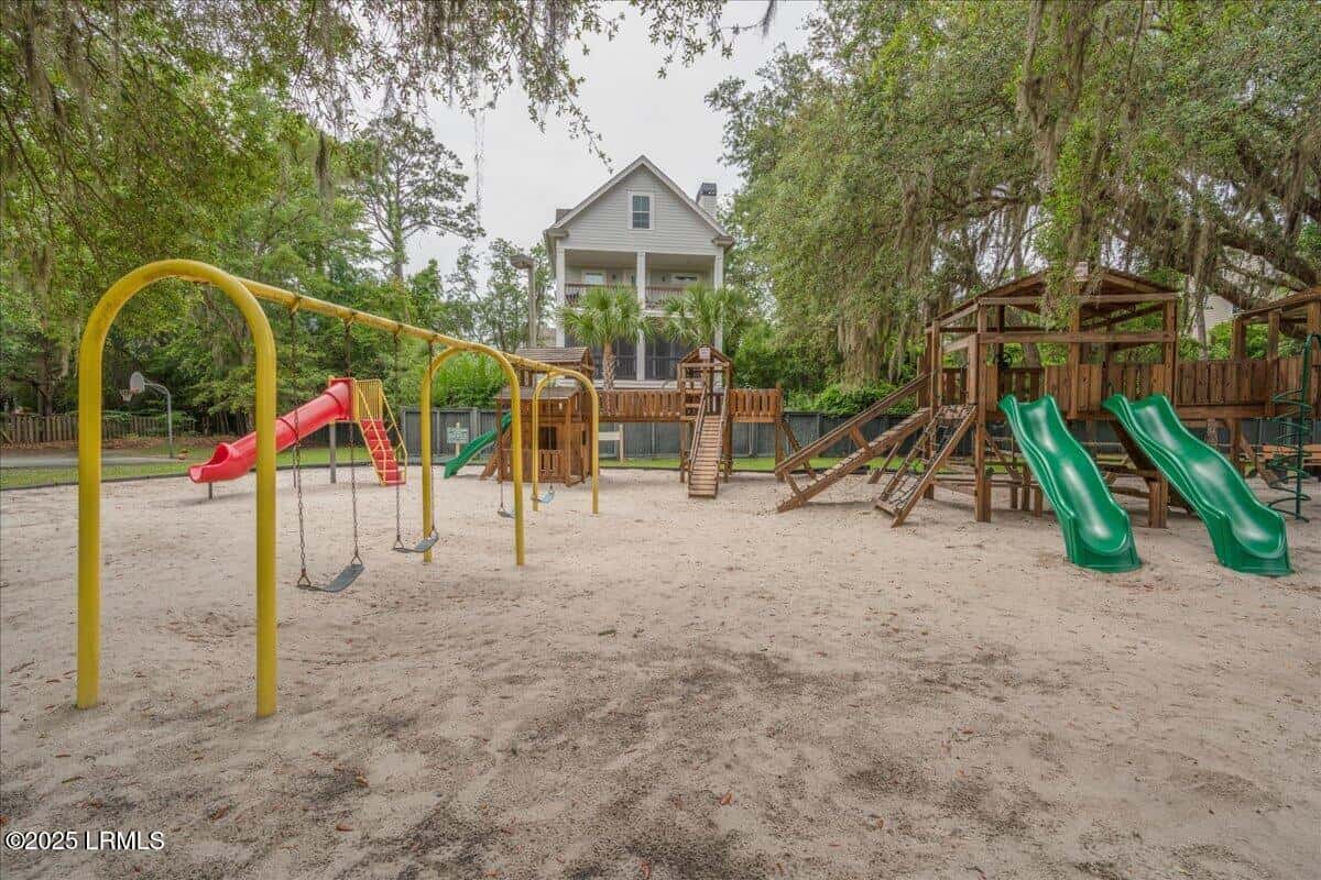 40 Folly Field Road 126, Hilton Head Island, SC 29928 — photo 26 of 27