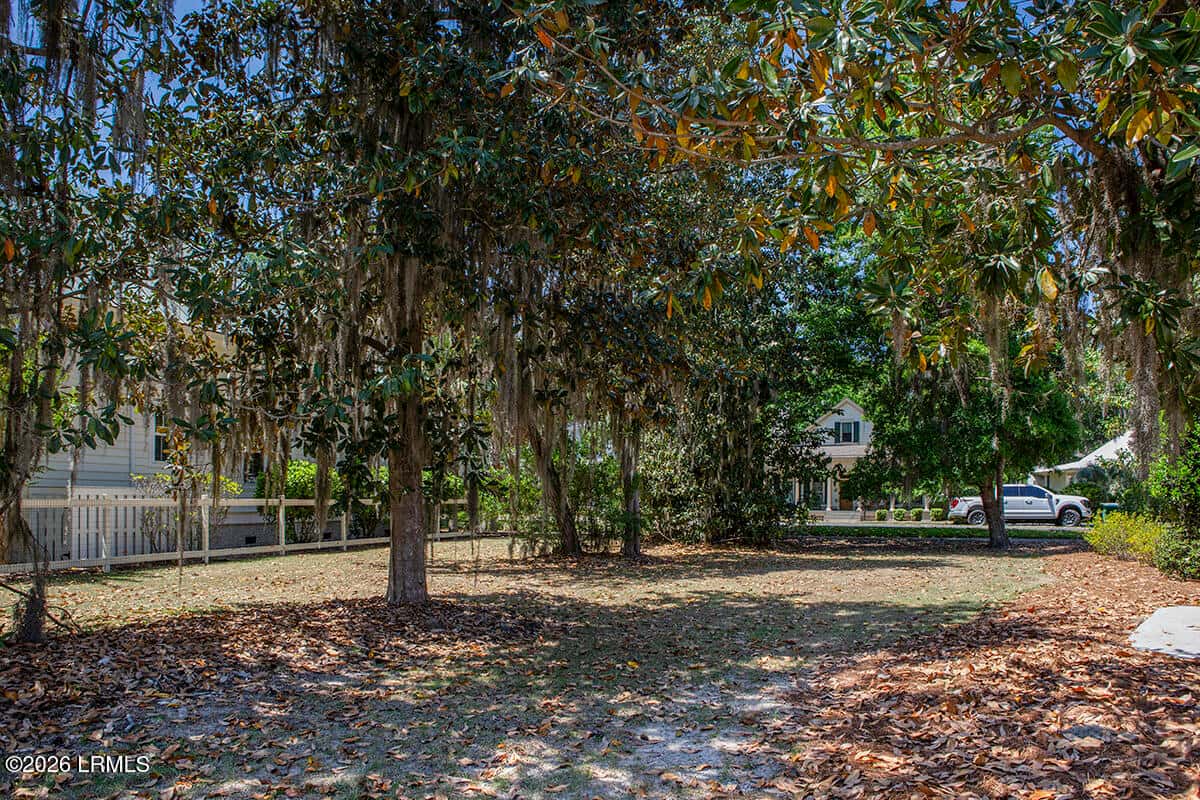 98 Gautier Place, Beaufort, SC 29902 — photo 6 of 24