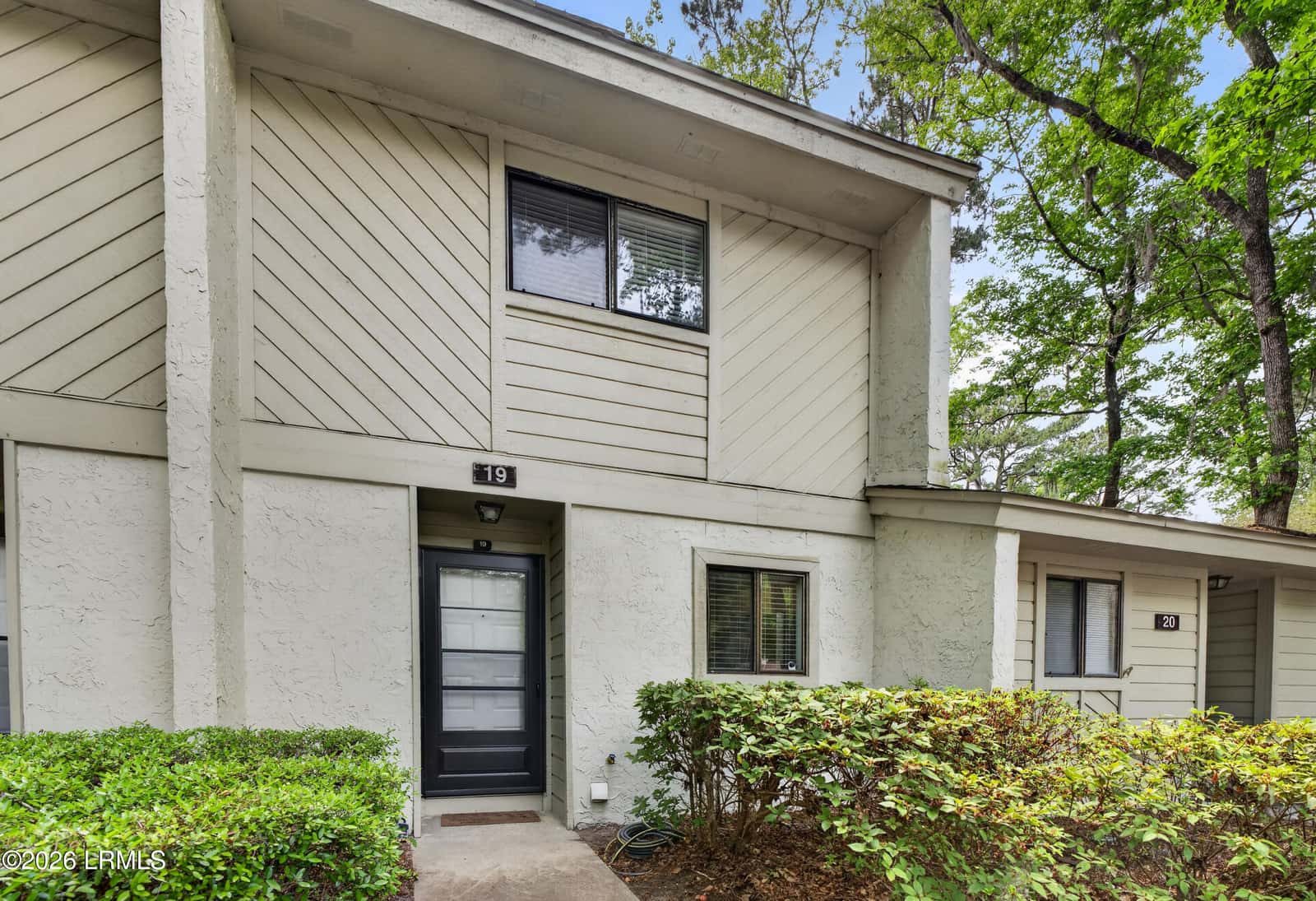 96 Mathews Drive 19, Hilton Head Island, SC 29926 — photo 4 of 11