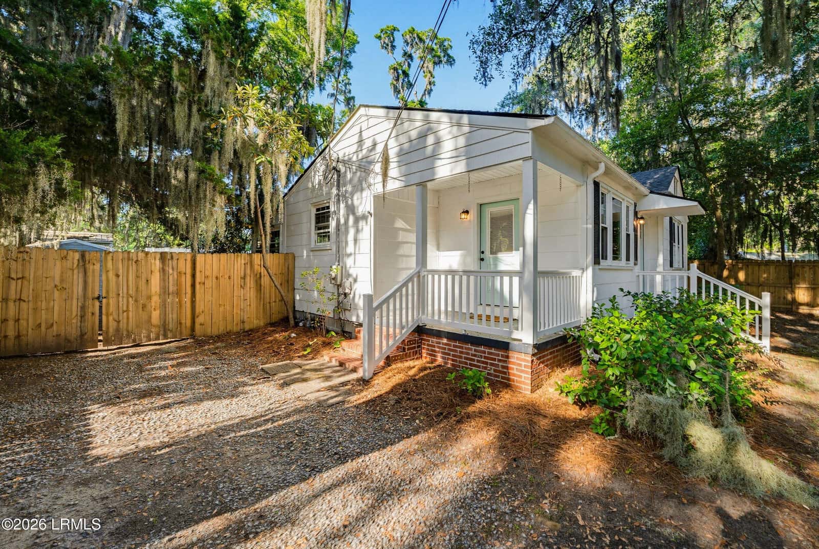 1106 Woodward Avenue, Beaufort, SC 29902 — photo 5 of 37