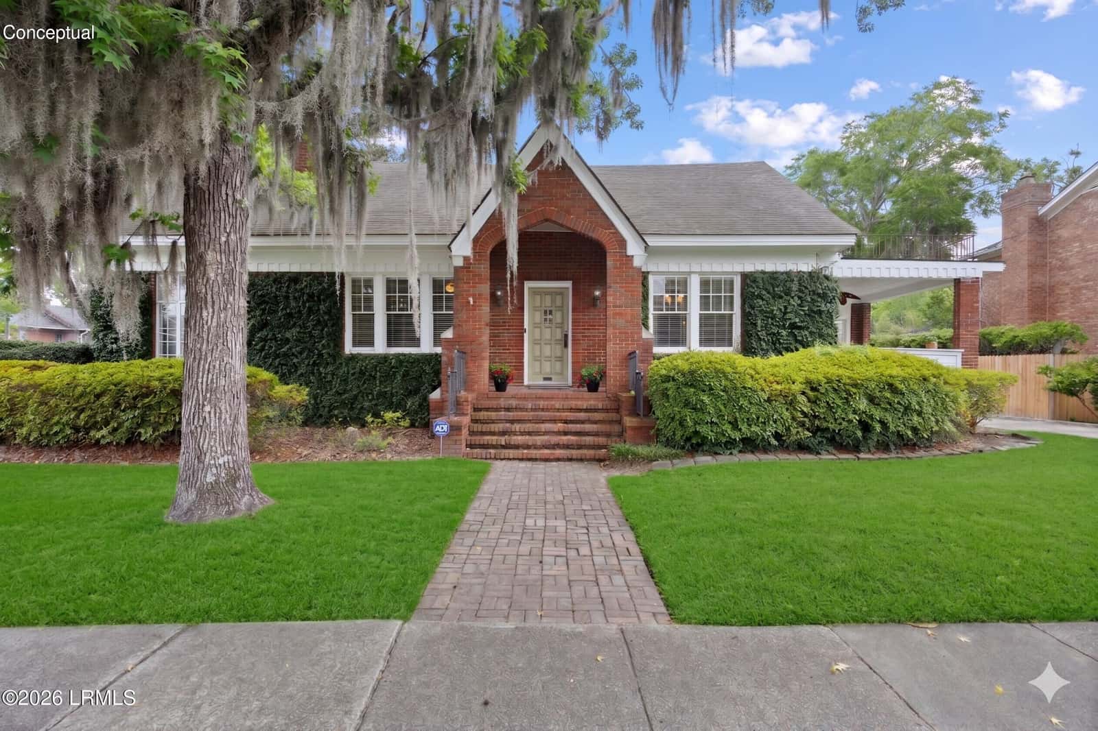 535 E 44th Street, Savannah, GA 31405 — photo 1 of 41
