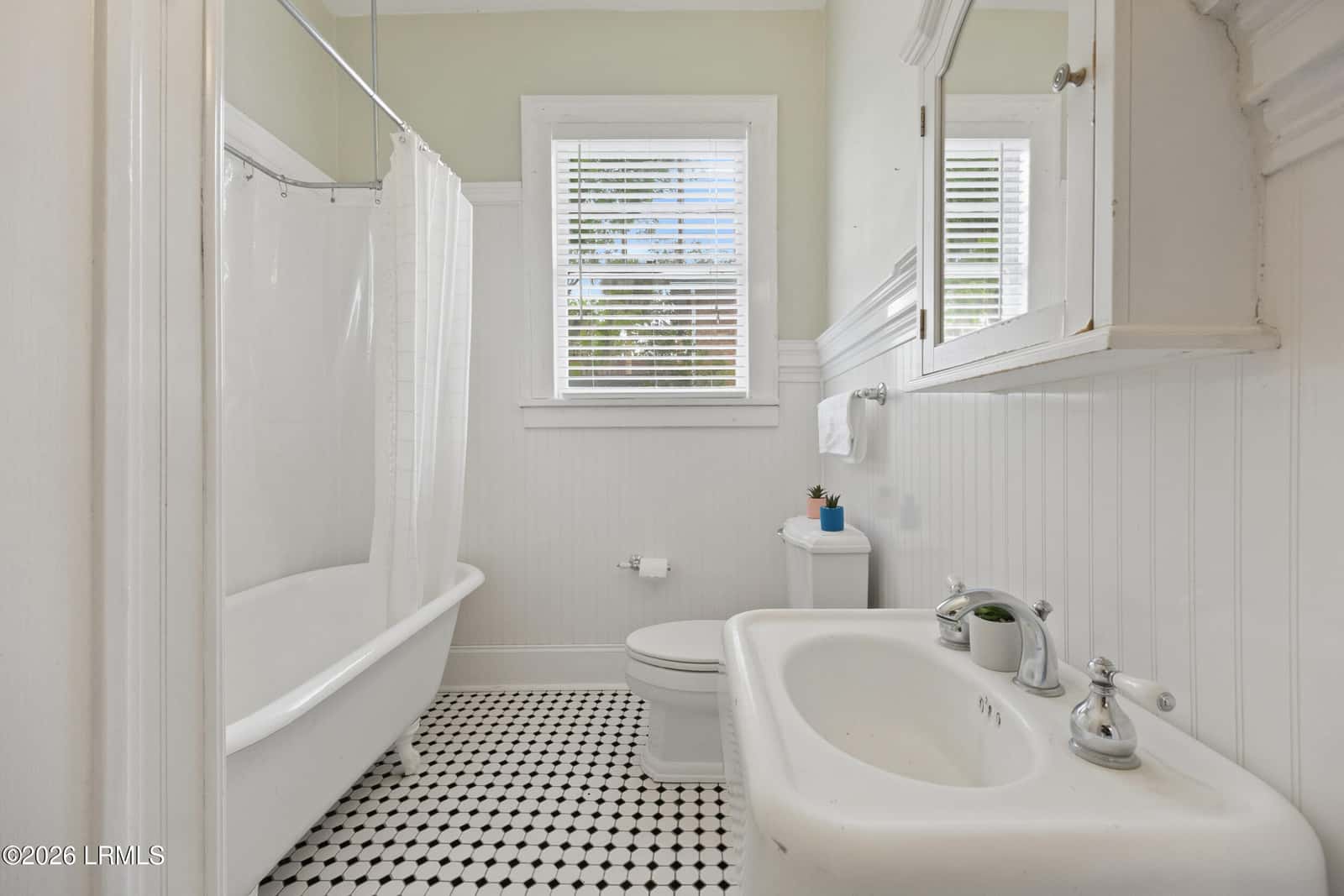 535 E 44th Street, Savannah, GA 31405 — photo 31 of 41