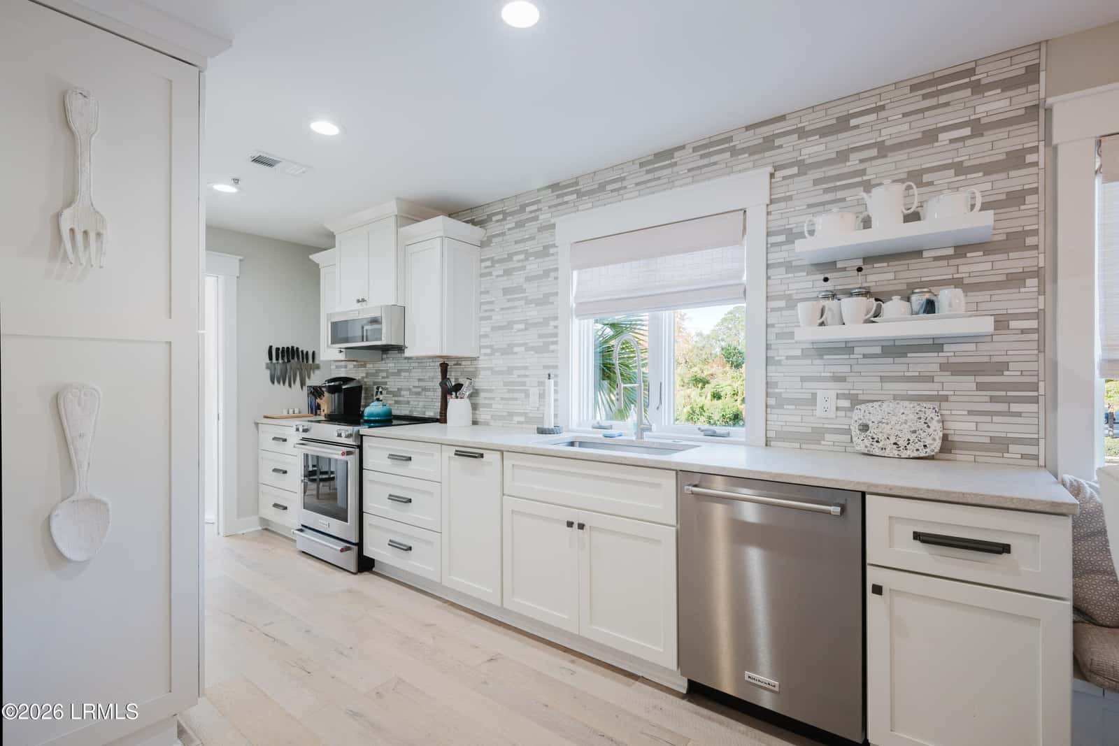10 Johnston Way E, Bluffton, SC 29910 — photo 1 of 37