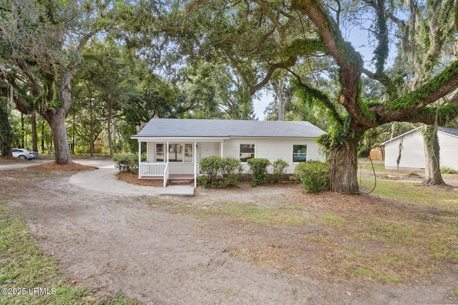 27 Miller Drive W, Beaufort, SC 29907 — photo 1 of 21