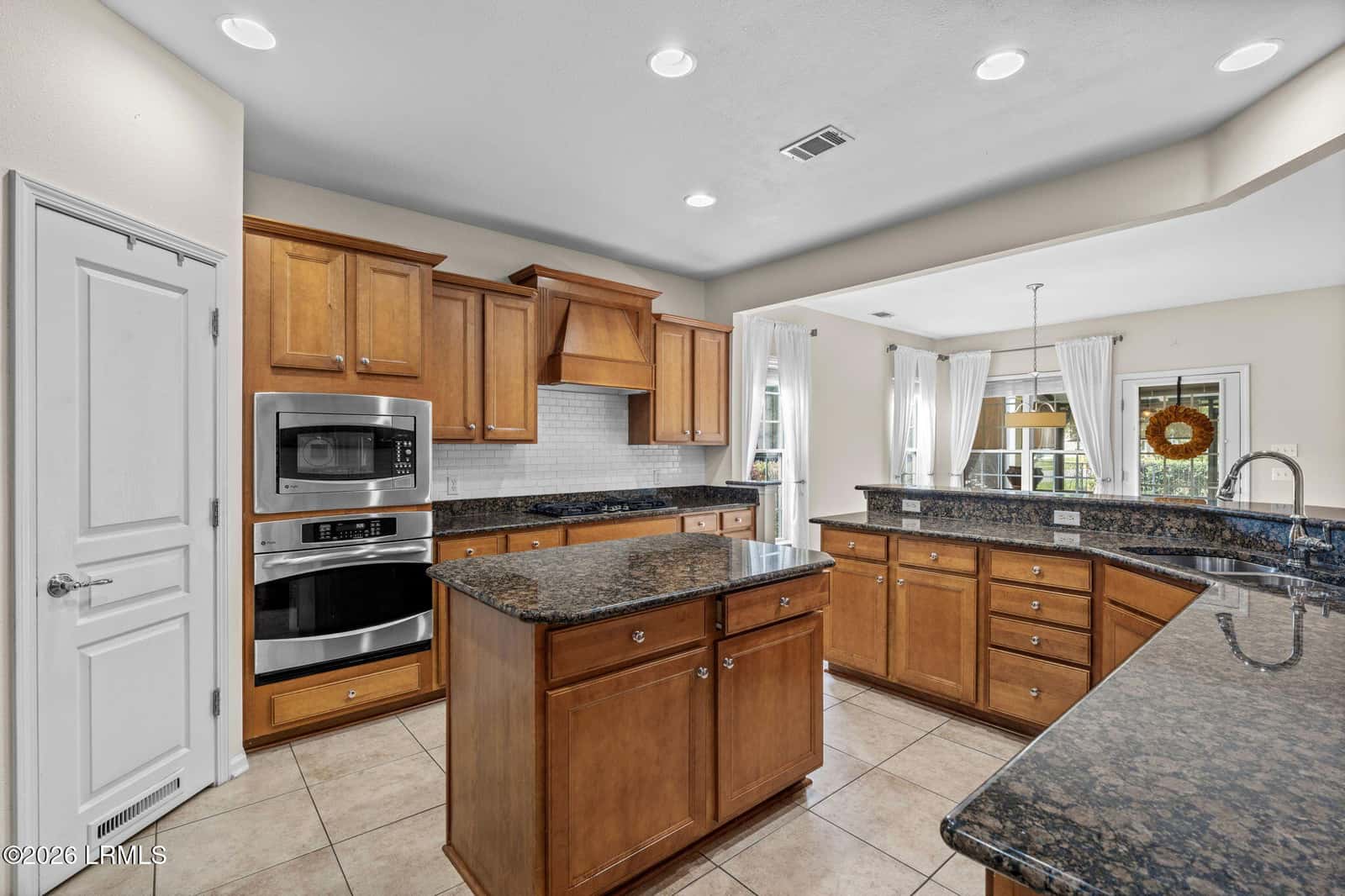 1 Abbotsbury Place, Bluffton, SC 29910 — photo 10 of 66