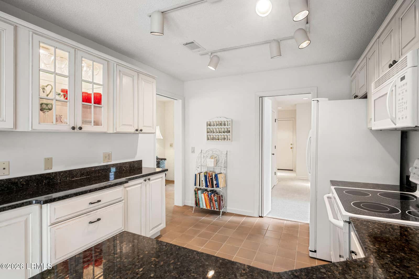 33 Victoria Drive, Hilton Head Island, SC 29926 — photo 10 of 57