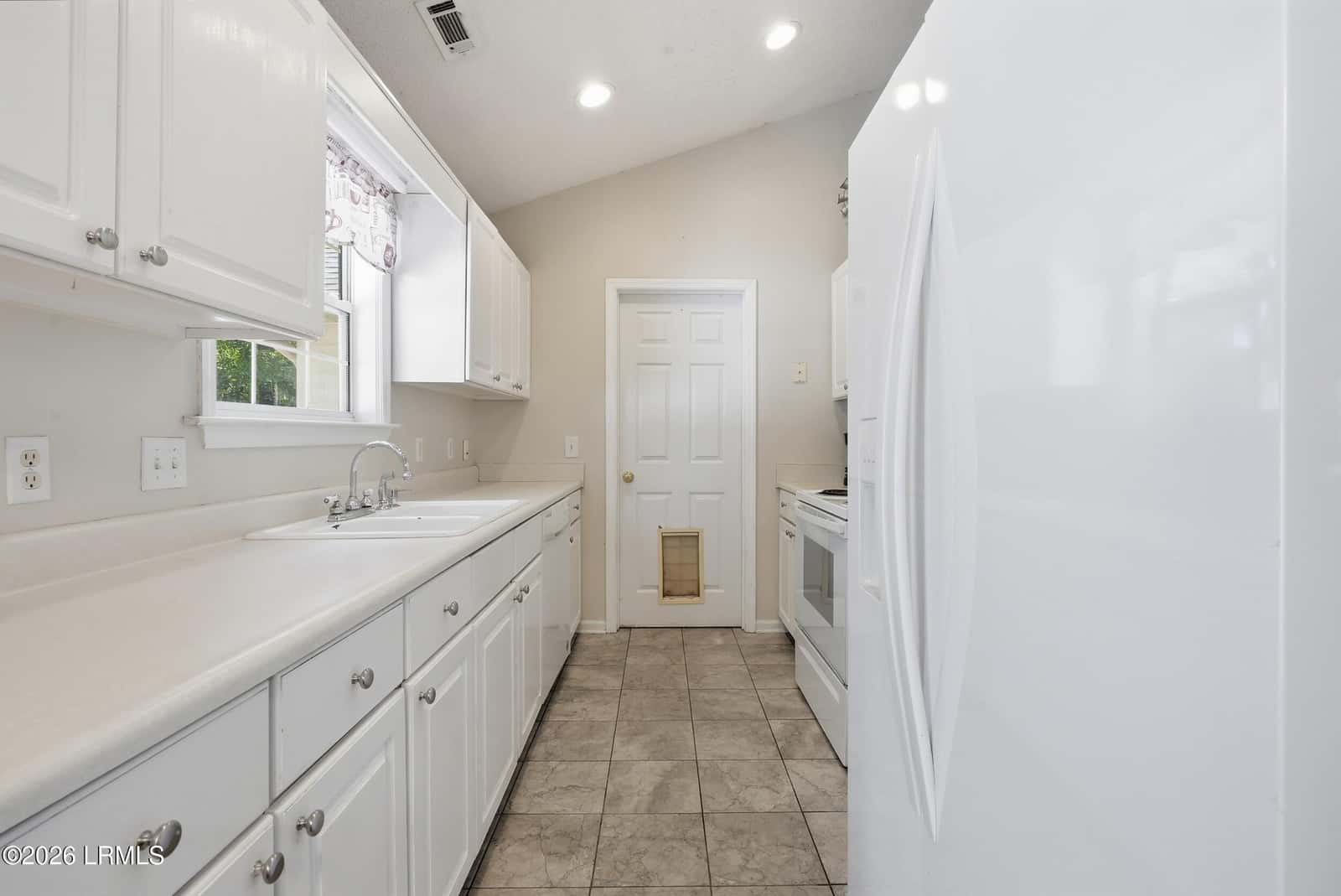 4 Beau Circle, Beaufort, SC 29907 — photo 11 of 29