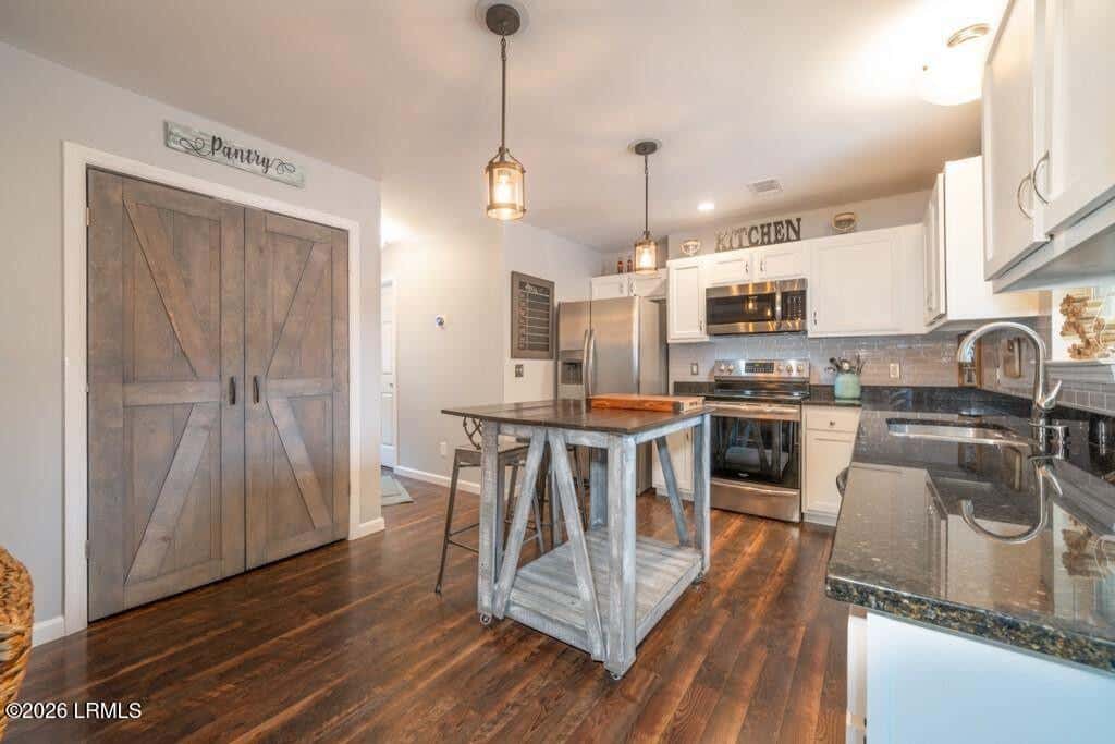 21 Pine Forest Drive, Bluffton, SC 29910 — photo 11 of 27