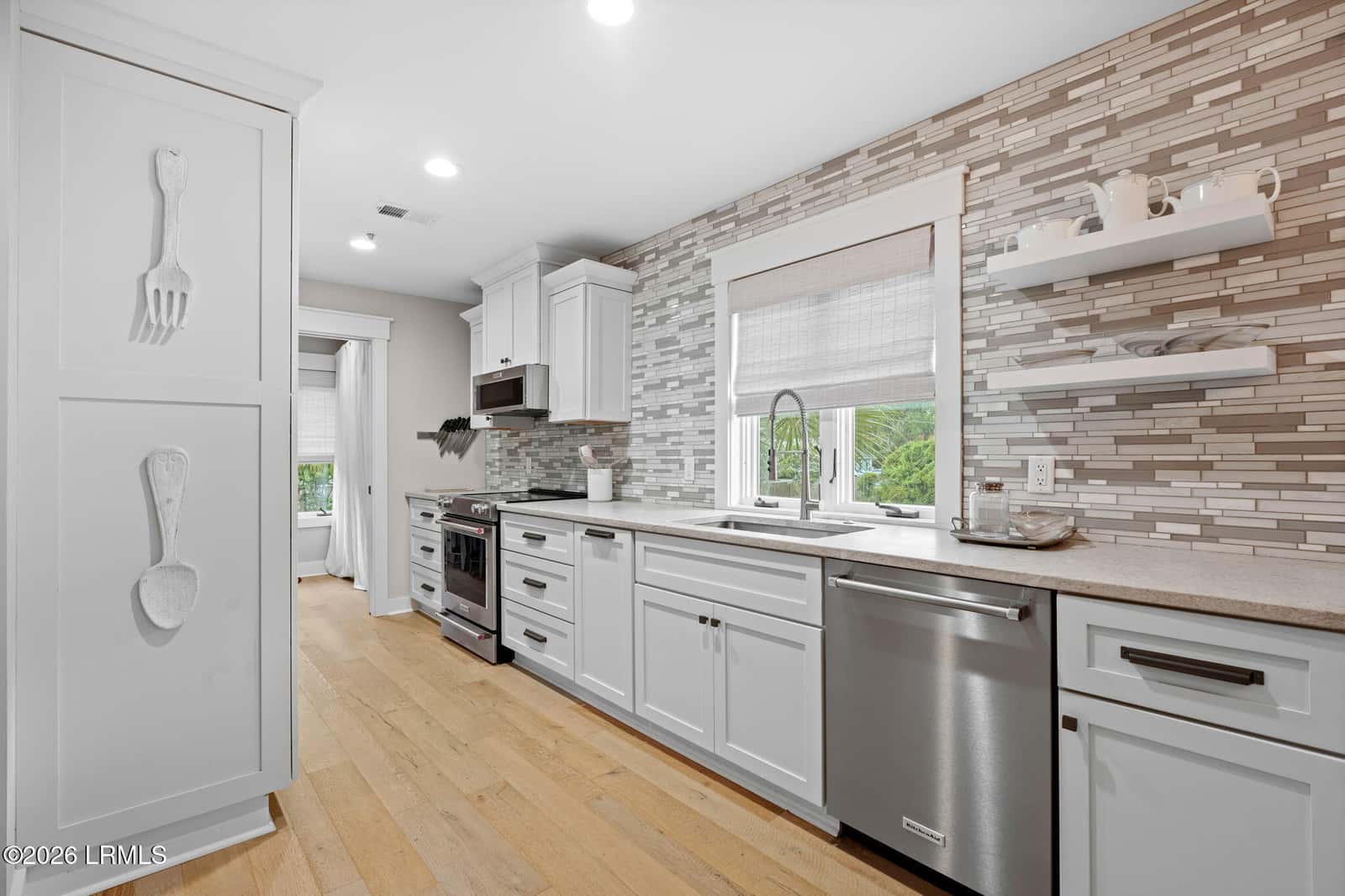 10 Johnston Way E, Bluffton, SC 29910 — photo 1 of 34