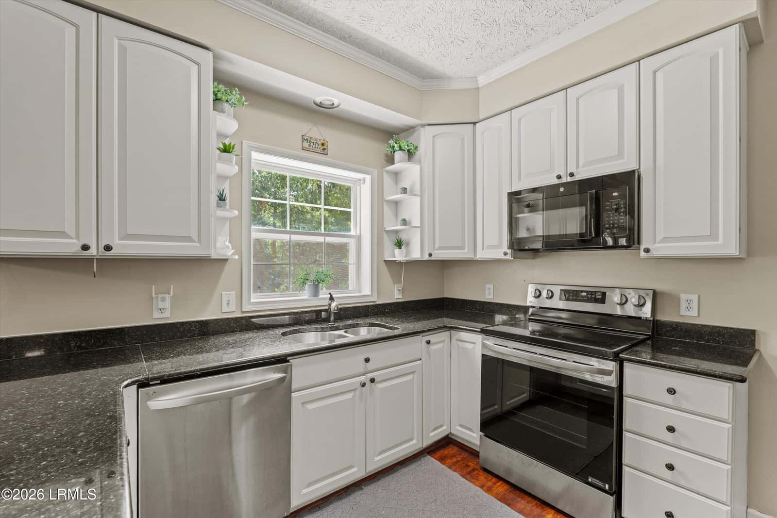 9 Lucerne Avenue, Beaufort, SC 29907 — photo 5 of 27