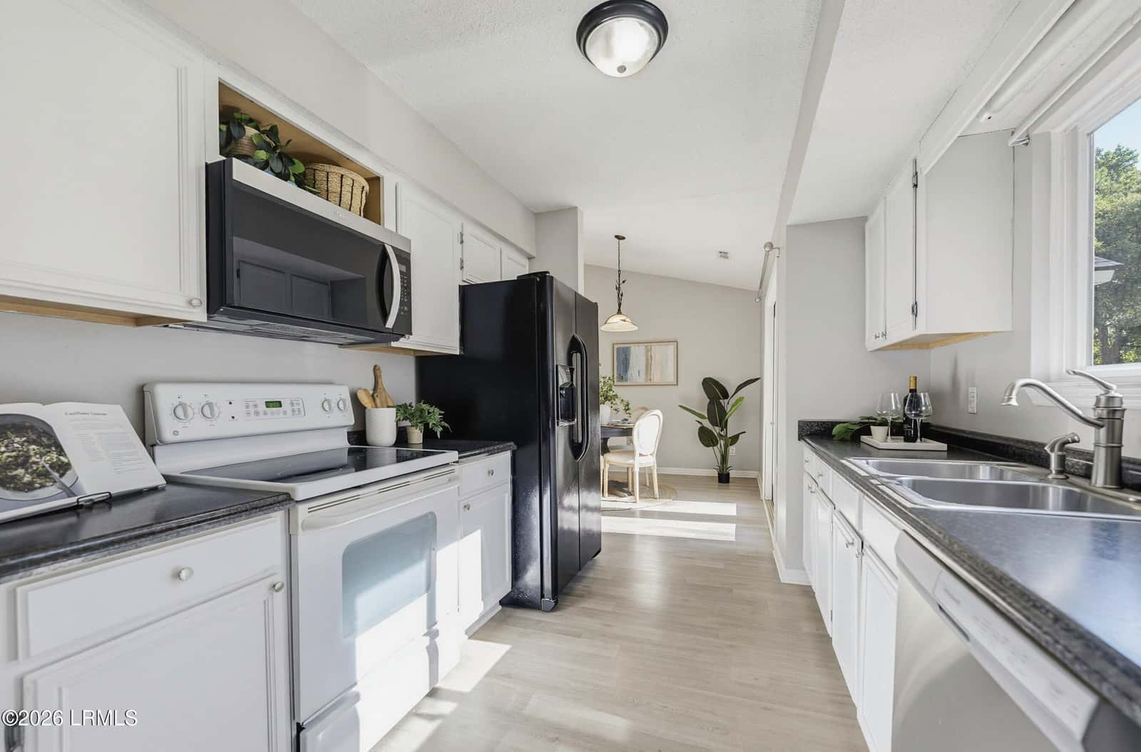 12 Robin Way, Beaufort, SC 29907 — photo 14 of 37