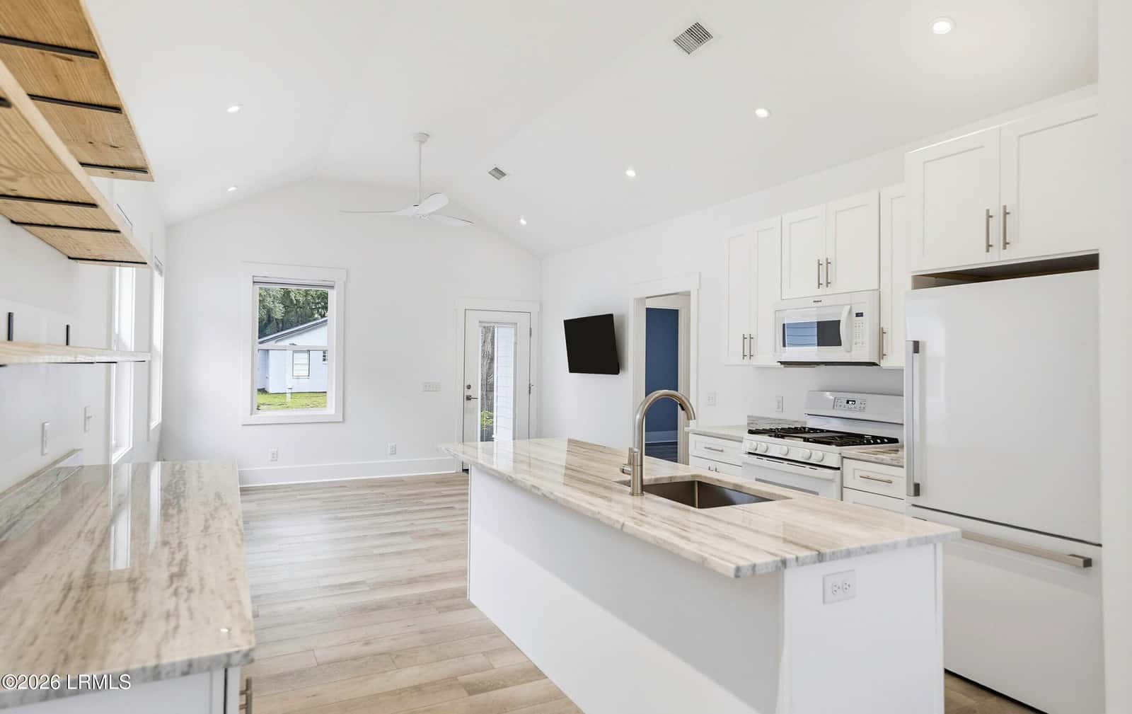 2015 Lafayette Street, Beaufort, SC 29902 — photo 8 of 30