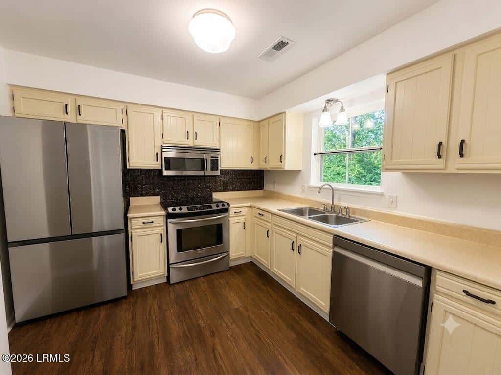 2505 Hermitage Road, Beaufort, SC 29902 — photo 11 of 50