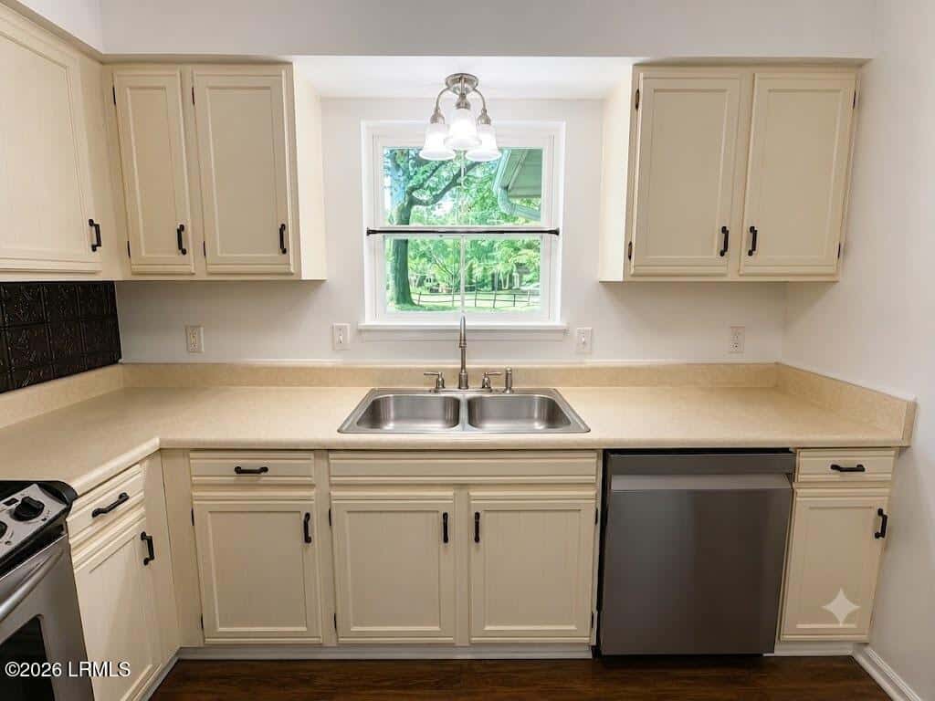 2505 Hermitage Road, Beaufort, SC 29902 — photo 12 of 50