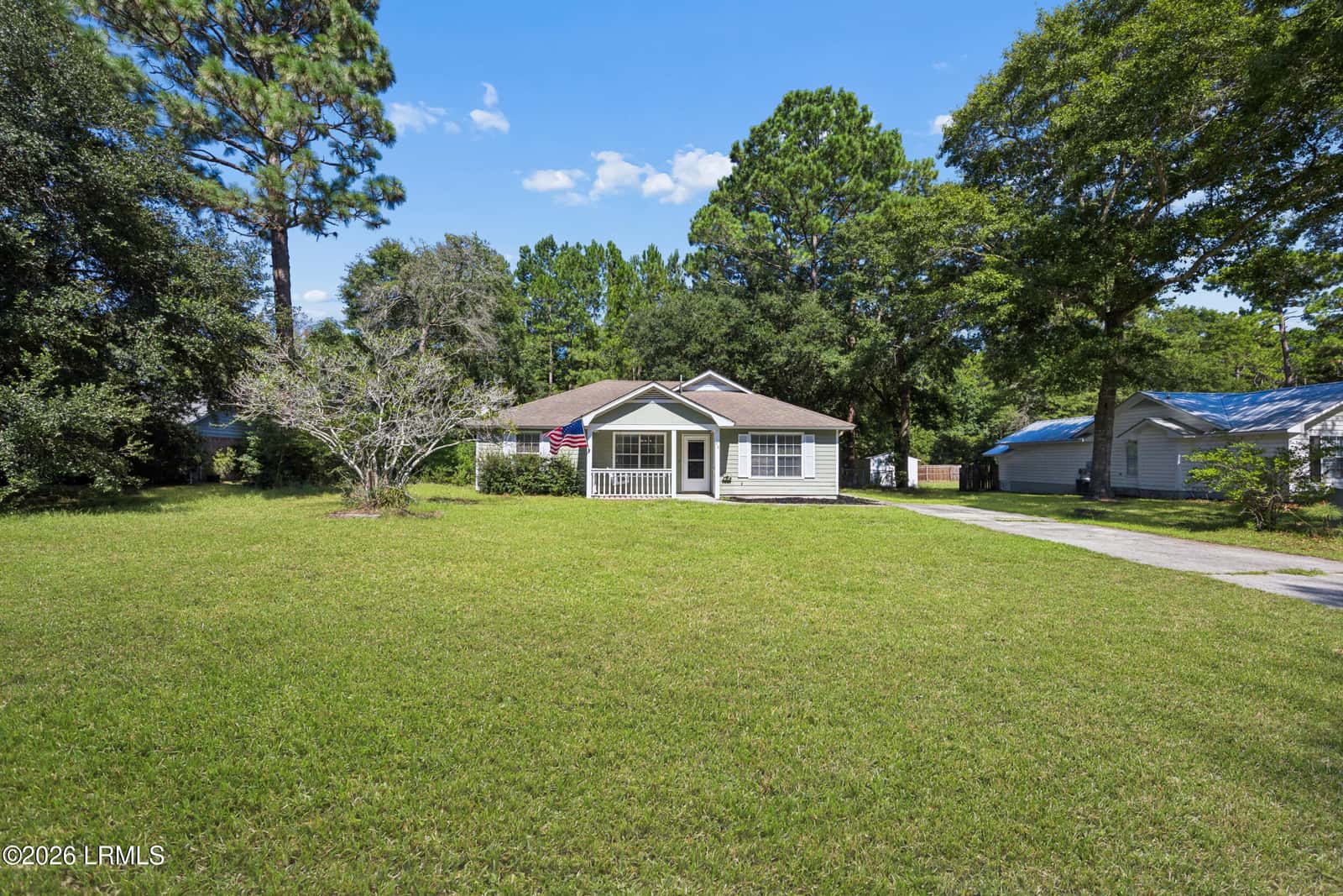 16 Robin Way, Beaufort, SC 29907 — photo 2 of 31