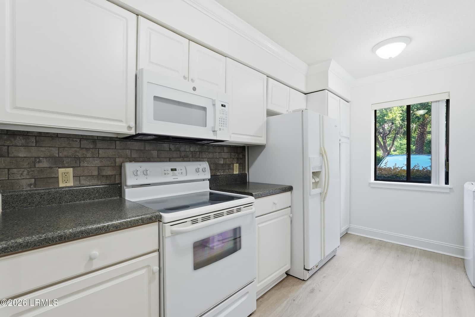 25 Deallyon Avenue 145, Hilton Head Island, SC 29928 — photo 8 of 20