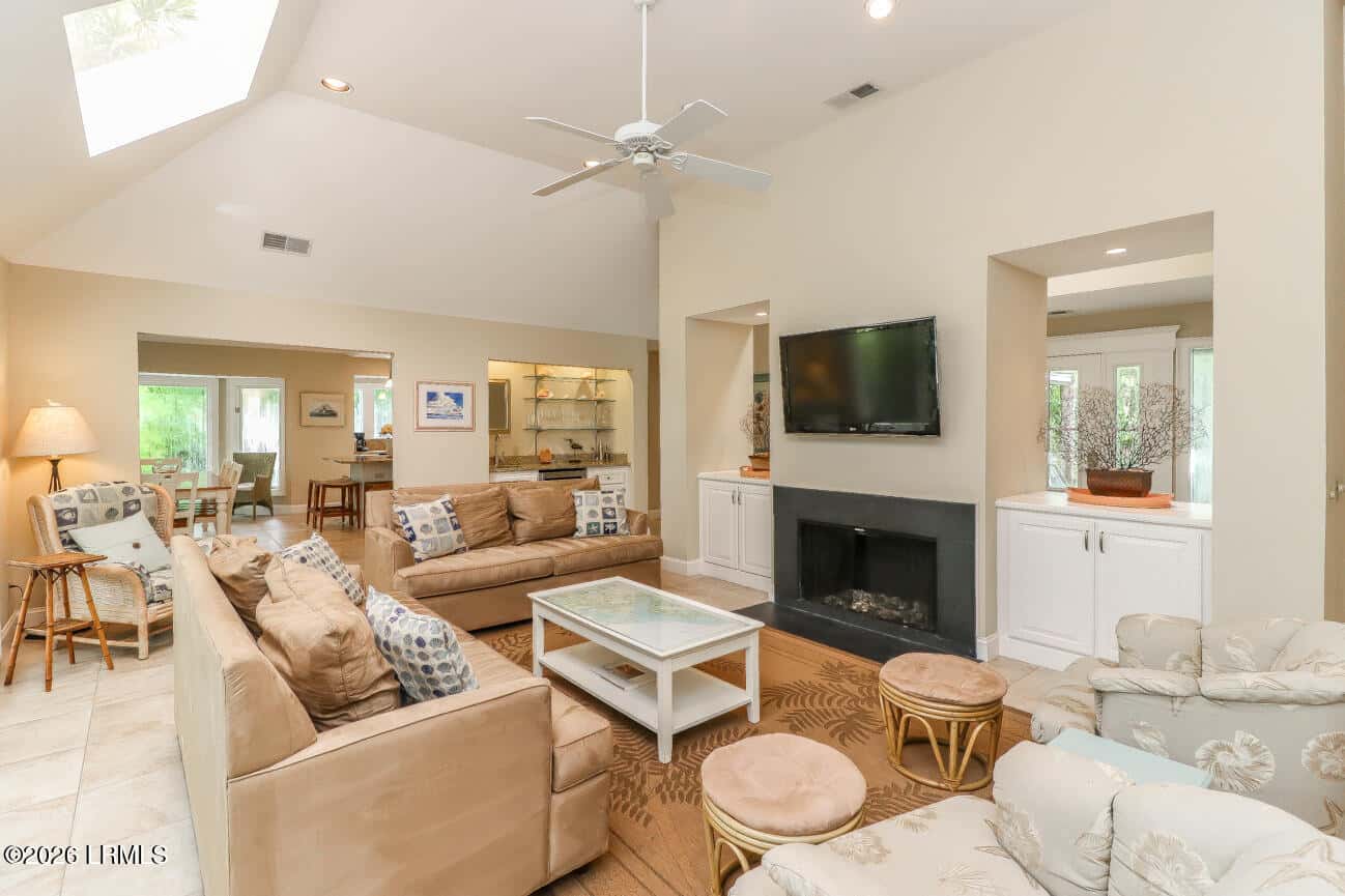 16 Sandhill Crane Road, Hilton Head Island, SC 29928 — photo 8 of 32