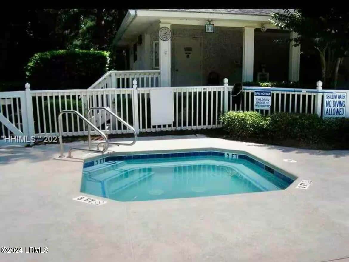 45 Folly Field Road 13e, Hilton Head Island, SC 29928 — photo 4 of 23