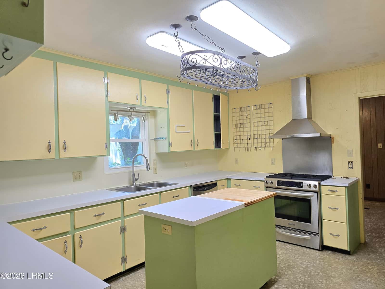 1403 Newcastle Street, Beaufort, SC 29902 — photo 7 of 26
