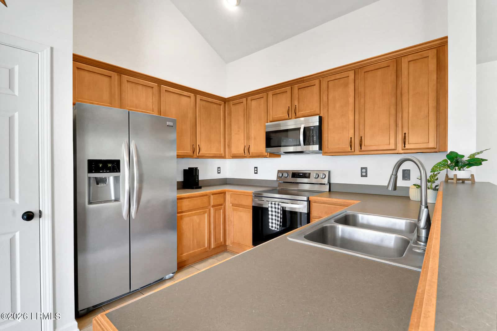 2204 Blakers Boulevard, Bluffton, SC 29909 — photo 8 of 38